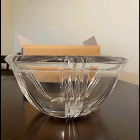 New in box Mikasa Boulevard Crystal Bowl - 10.25\